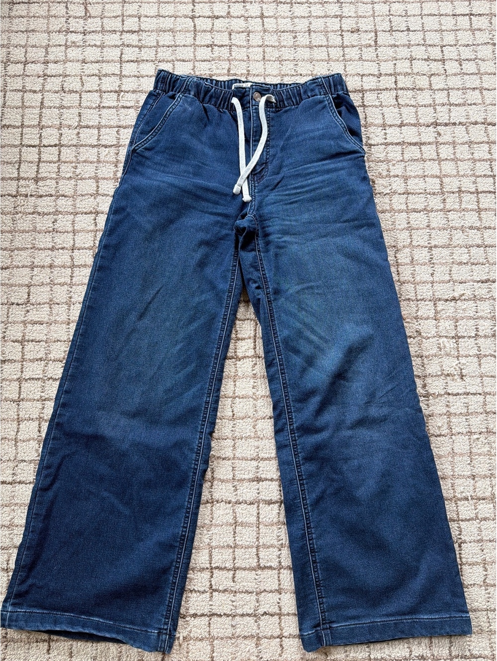 Women’s wide leg pull on dark wash trendy stretchy jean size small with tie